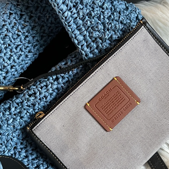 💰SOLD - CA035 - Coach Small Tote with Strawberry Embroidery - Picture 6 of 10